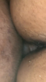 Une belle-sœur invitée dans une chambre Oyo se fait baiser par derrière et par devant