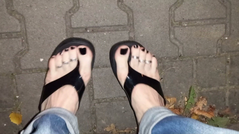Heelex: Sexy Feet and Latex Flip Flops