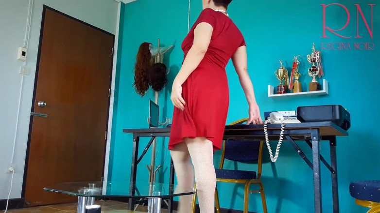 Regina Noir: Sexretary. Sekretaris tanpa celana dalam. Cobalah pantyhose transparan putih. Sekretaris...