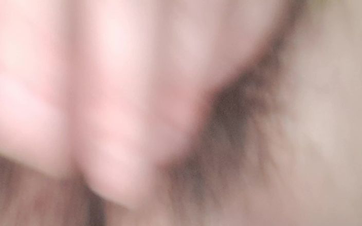 Mommy big hairy pussy: 継母は、性交後に膣からミルクを出す方法を知っている