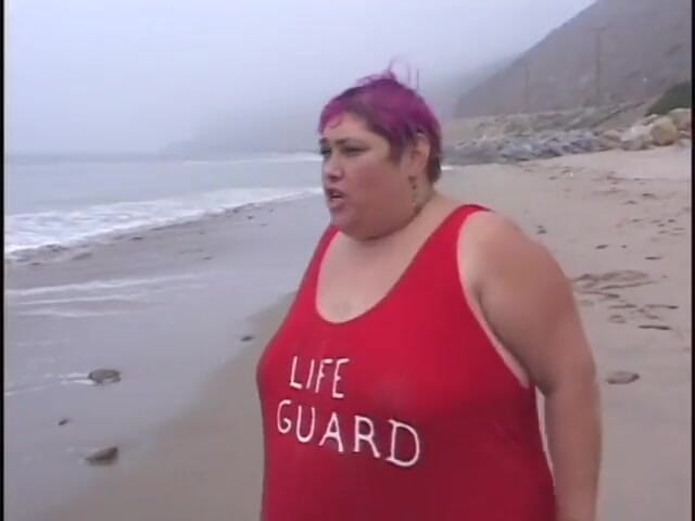 Best Butts: Blonde BBW seduces hunk to bang her in bed