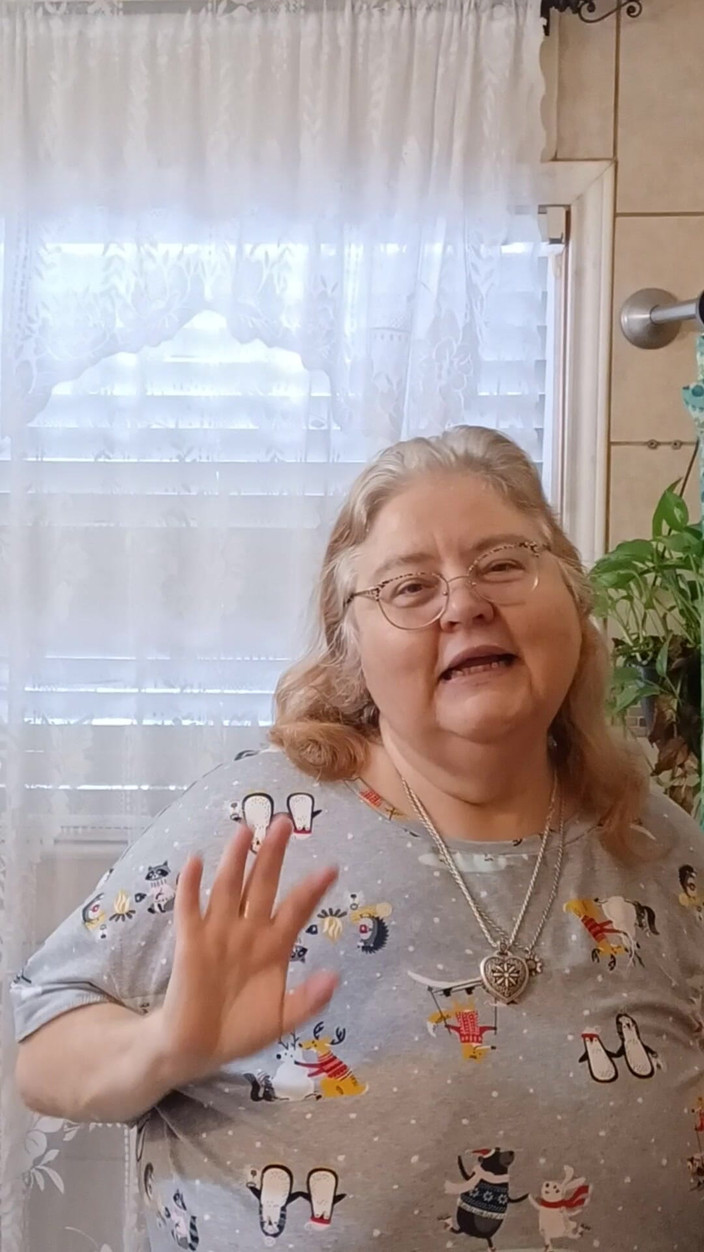 BBW nurse Vicki adventures with friends: Мию трусики моєї білої бабусі для клієнта!