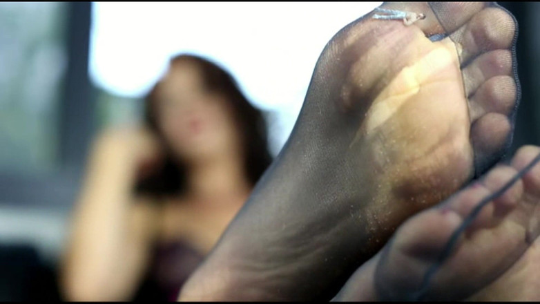 Ella Kross: Terli naylon çoraplarım içinde mahsur kaldım