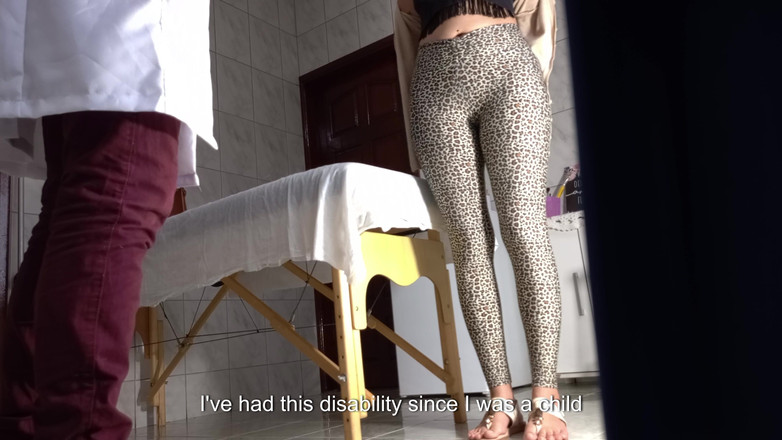 Gabi SweetCouplesStories: Маленькая слепая девочка пришла во время анального осмотра.