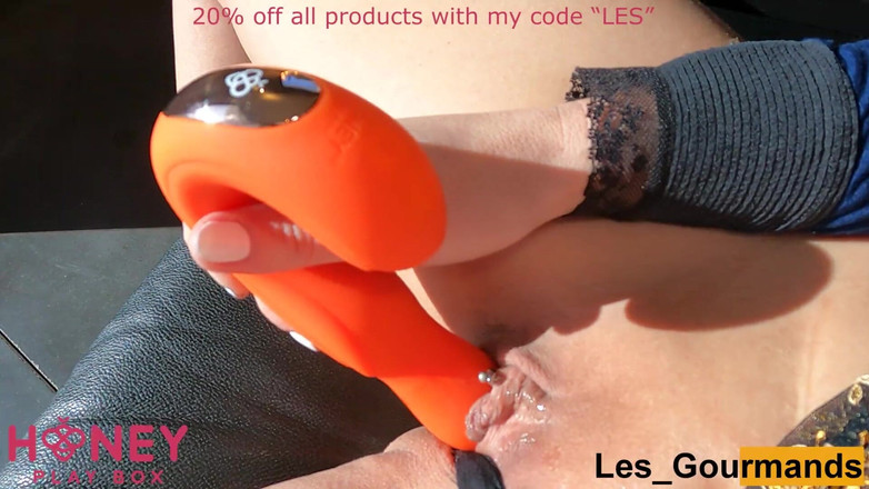 Les Gourmands: Con un playbox dolcezza gioco con il mio clitoride e...