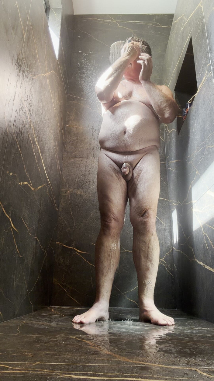 GottaLuvBB: 샤워하고 면도하는 모습을 지켜봐