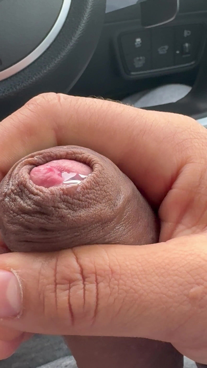 Hot dick in your ass: Geiler fahrer, hält an, um seinen spermabrunnen zu zeigen
