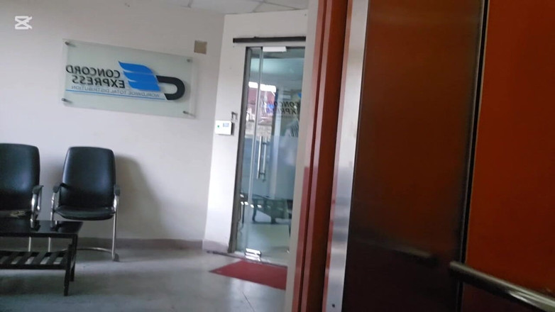 Hotfuck20: Gadis lift publik lagi asik ngocok kontol