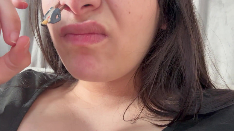 AmayaMori: Awek gergasi meletakkan suami kecilnya padanya