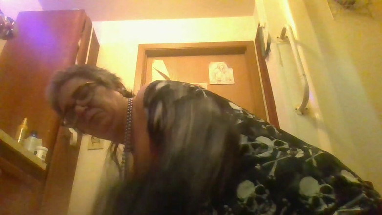 krazykristin: Yeni model ateşli vibe büyük dildolarla striptiz yapmaya ve kendine...