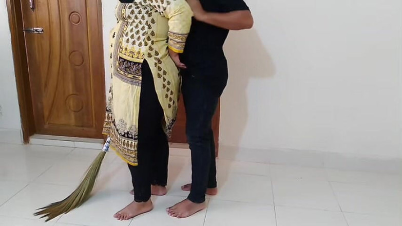 Aria Mia: Pembantu rumah panas Panjabi membersihkan bilik saya, kemudian saya memberikannya...