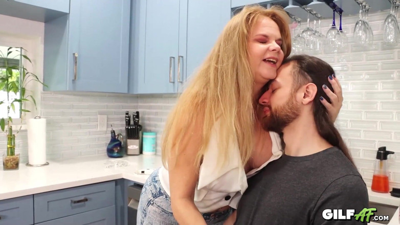 Gilf AF: Wet t-shirt verführung: porno-legende micky Lynn