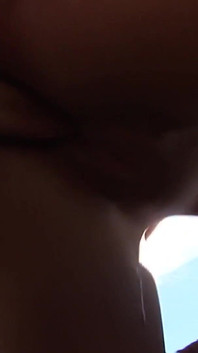 Memperkenalkan Teman wanita baru Romana kepada kawannya Rio yang mahu mendapatkan pepek