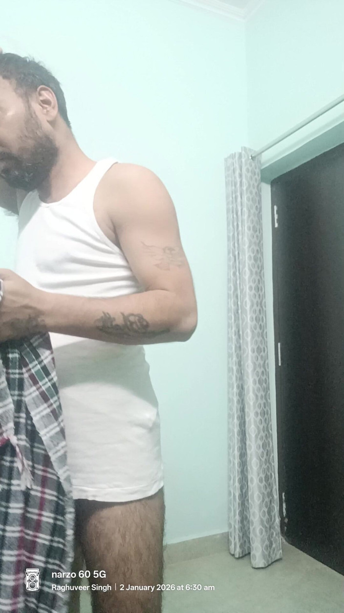 Rajasthani-old-lover: Lelaki desi India menikmati mandi dan pertunjukan melancap dengan pegawai...