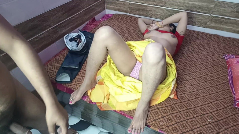 Pyaripooja22: 상사에게 전화를 걸어 로맨틱한 섹스를 많이 하는 시누이.