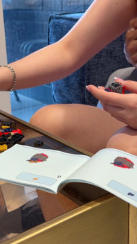 Tittenfick, großes abspritzen auf meine großen möpse, während sie versucht, lego zu bauen