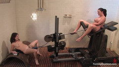 Fucking Machines by Kink: Sindee jennings e Sophie Dee - Schizzi e schizzi