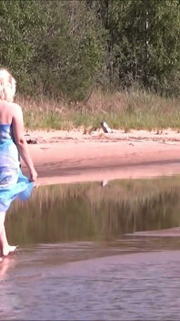 Golden Rain 61-pee in Nature