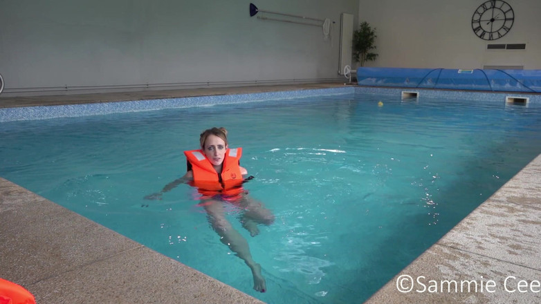 Sammie Cee: Lifejacket karşılaştırması MarinePool ve Helly Hansen