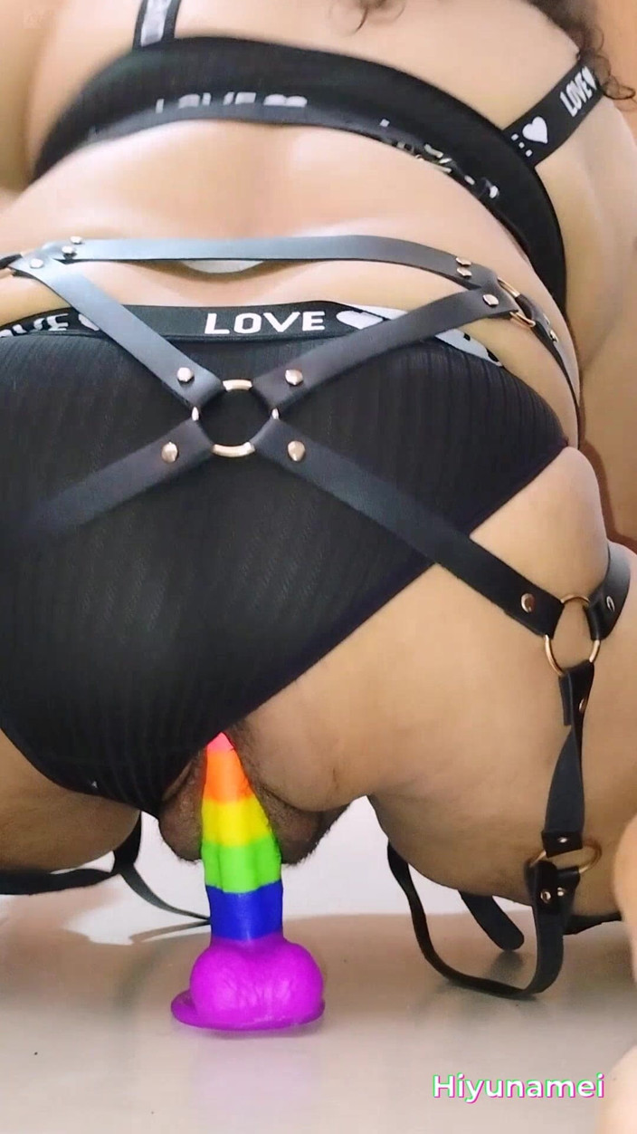Hiyunamei-bbw: Мне нравится мой радужный дилдо
