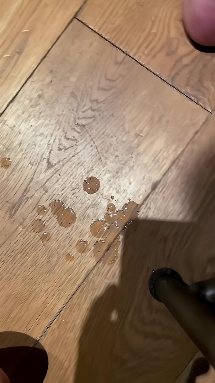 NakedFoxx: Riskante umkleidekabine wichsen: nächster kubischer typ hört mich beim kommen -...