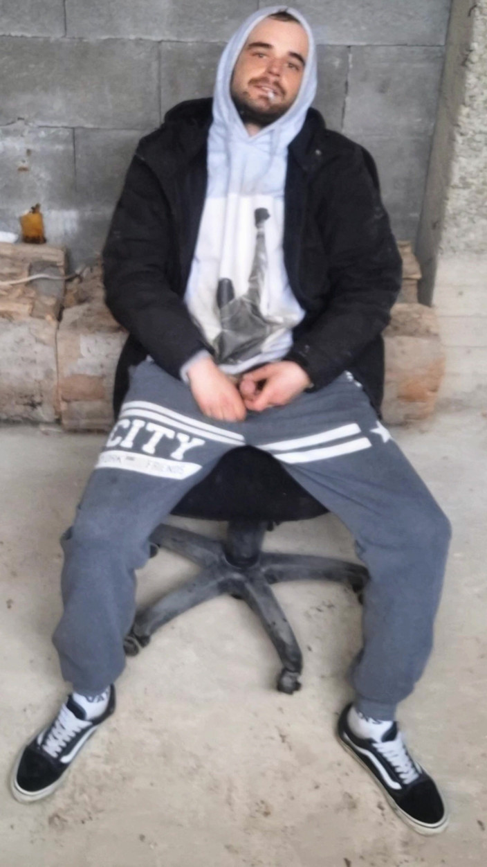 jerkofflover: Abadoned Industrie Zusammenstellung auf Stuhl