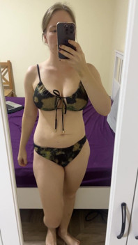 Het tonåring i bikini