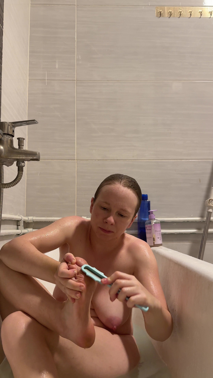 SweetLucy96: MILF pirang dimanjakan di bak mandi