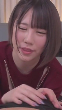 섹스하기 위해 발정난 거유 여성 동료를 집으로 데려가는 남자