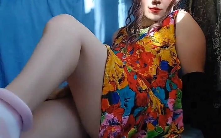 Kitty_Cross: Waria pantat montok dengan rok mini kaki putih dientot gaya...