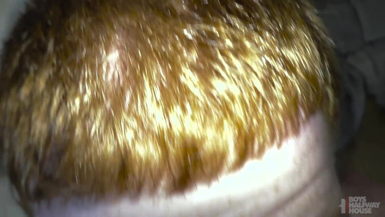 Boys half-way house: Ginger twink feita para lamber banheiro em humilhante duro bareback...