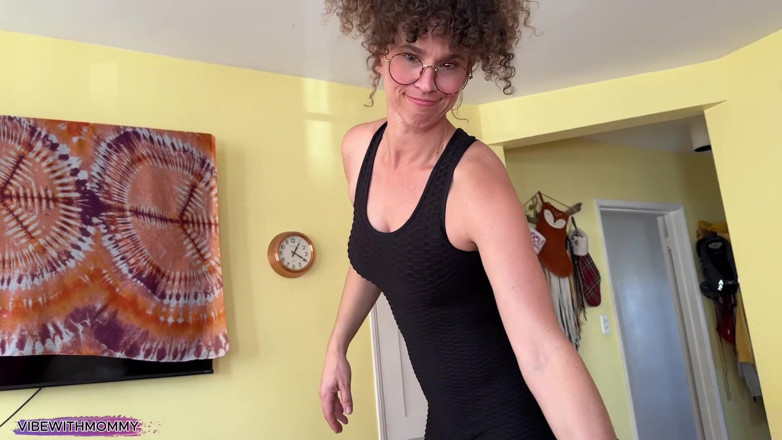 VibeWithMommy: Stepmom Fucks Stepsons Best Friend