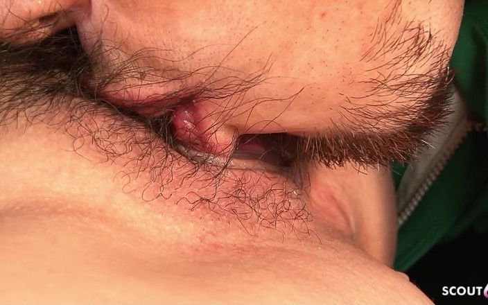 Asian porn collection: Japanse secretaresse tiener geneukt in strakke harige kut door baas...