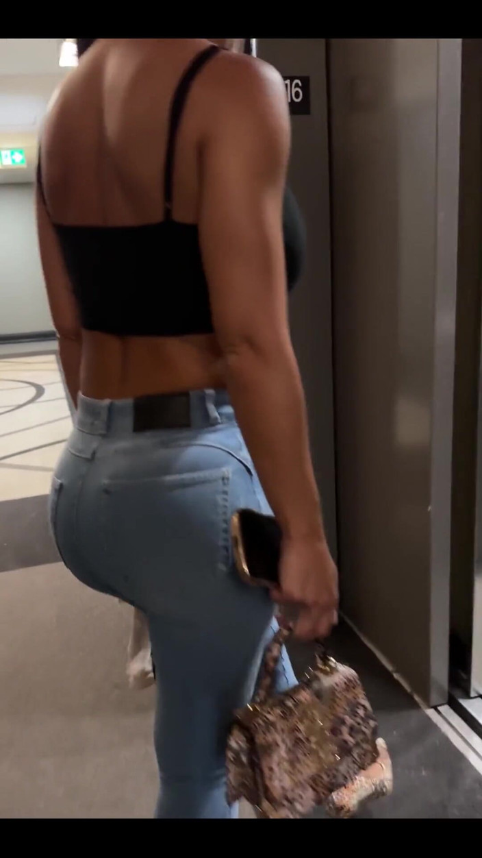 Miss Lexa: Jeans et super soirée de genre