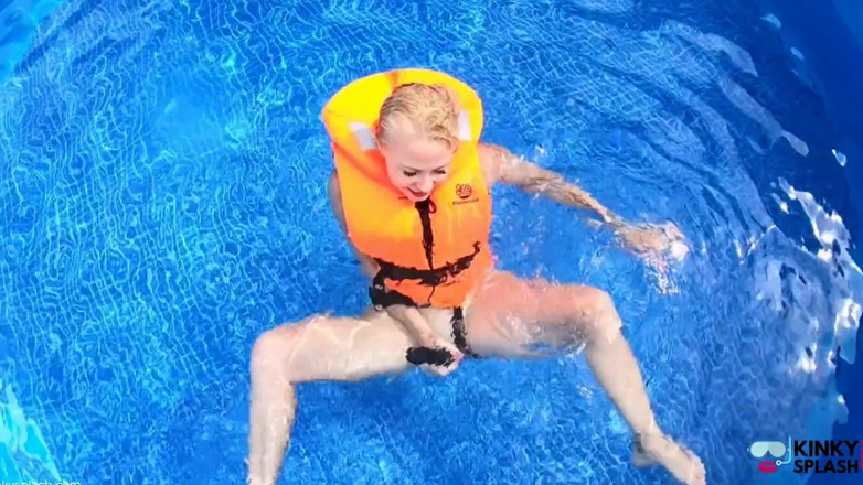 UKCuteGirl Lucy Lauren: Záchranný vesta Vibe Play v bazénu