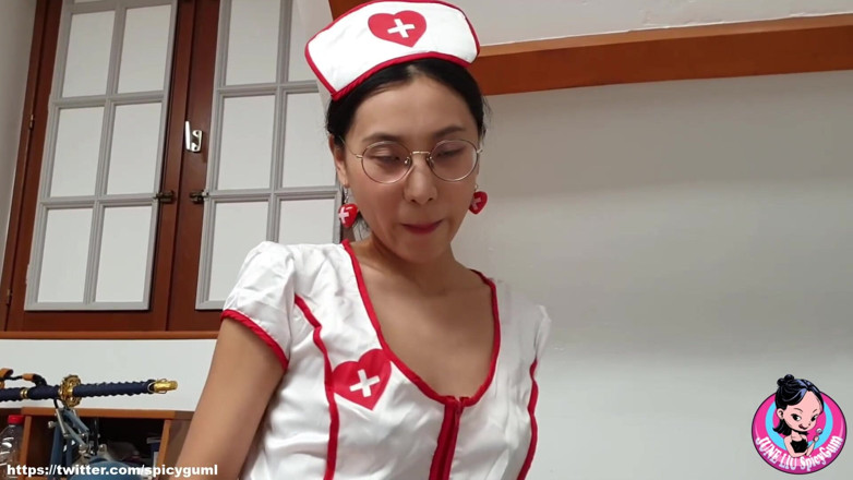 SpicyGum: June Liu - asijská sestra dává krásné kouření svému pacientovi