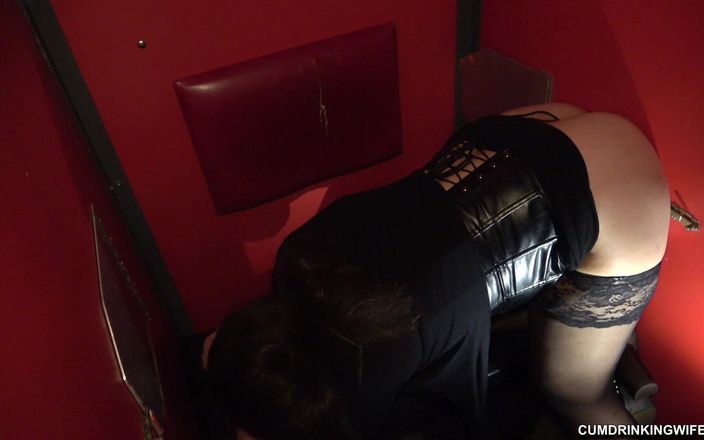 Cumdrinking Wife: 남편이 집에 머무르는 동안 사정하는 Gloryhole Cum dump - 2부