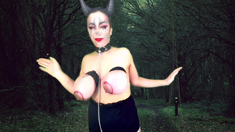 VeeVee Vixen: 乳房マレフィセント