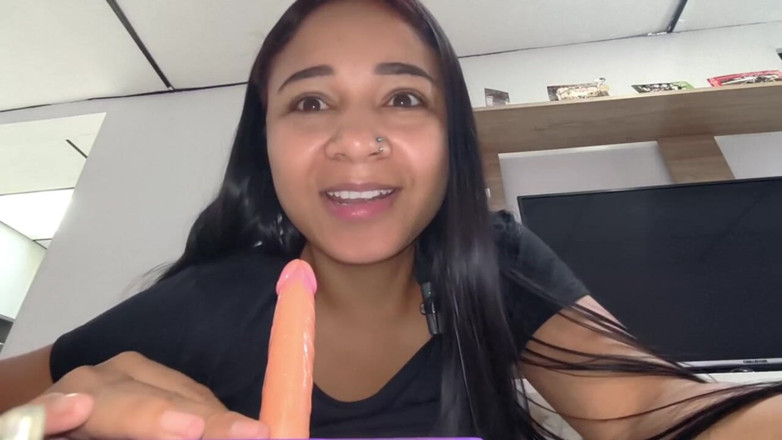Isabel: Drobný muž s velkým ptákem