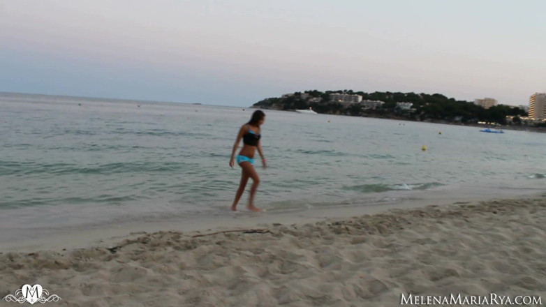 Melena Tara: Geiles nackt am strand