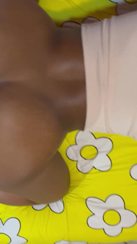 POV, Je Baise Ma Belle-mère Sexy Dans Une Chambre D’hôtel. Éjaculation Torride Sur Son Gros Cul Noir