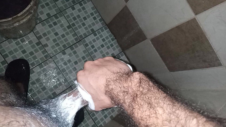 Cute boy jerks off: Meme pompası boy2 duşta zaman geçiriyor ve bir süre banyonun...