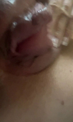 Mixkitten: Strofinando la mia grande figa pompata bagnata