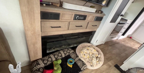 Jane Cane: Nechtěl bys víkendový víkend "kempovat s Karen"?