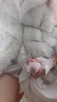 Transbride cumcovered dans la chambre nuptiale