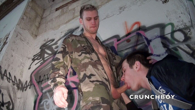 Crunch Boy: Französischer twink von hetero-blondem militär-twink gefickt