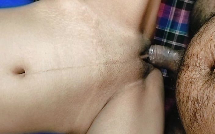 Pihu bhabhi: Indiana universitária faz sexo com meio-irmão