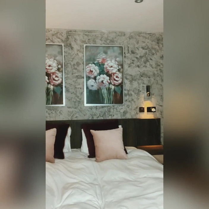 SophiaSmithUK: Estrita senhorita Sophia brinca e joi