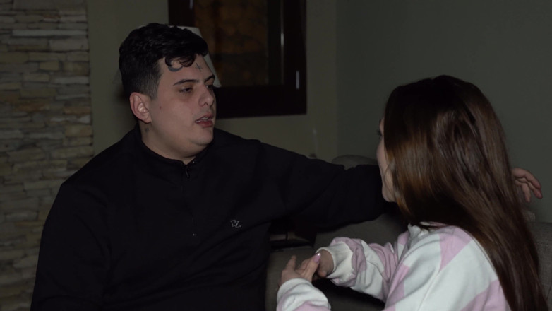 Knock Knock Club: Luchiibb трахає найкращого друга свого хлопця поруч із жирним рогоносцем! Creampie