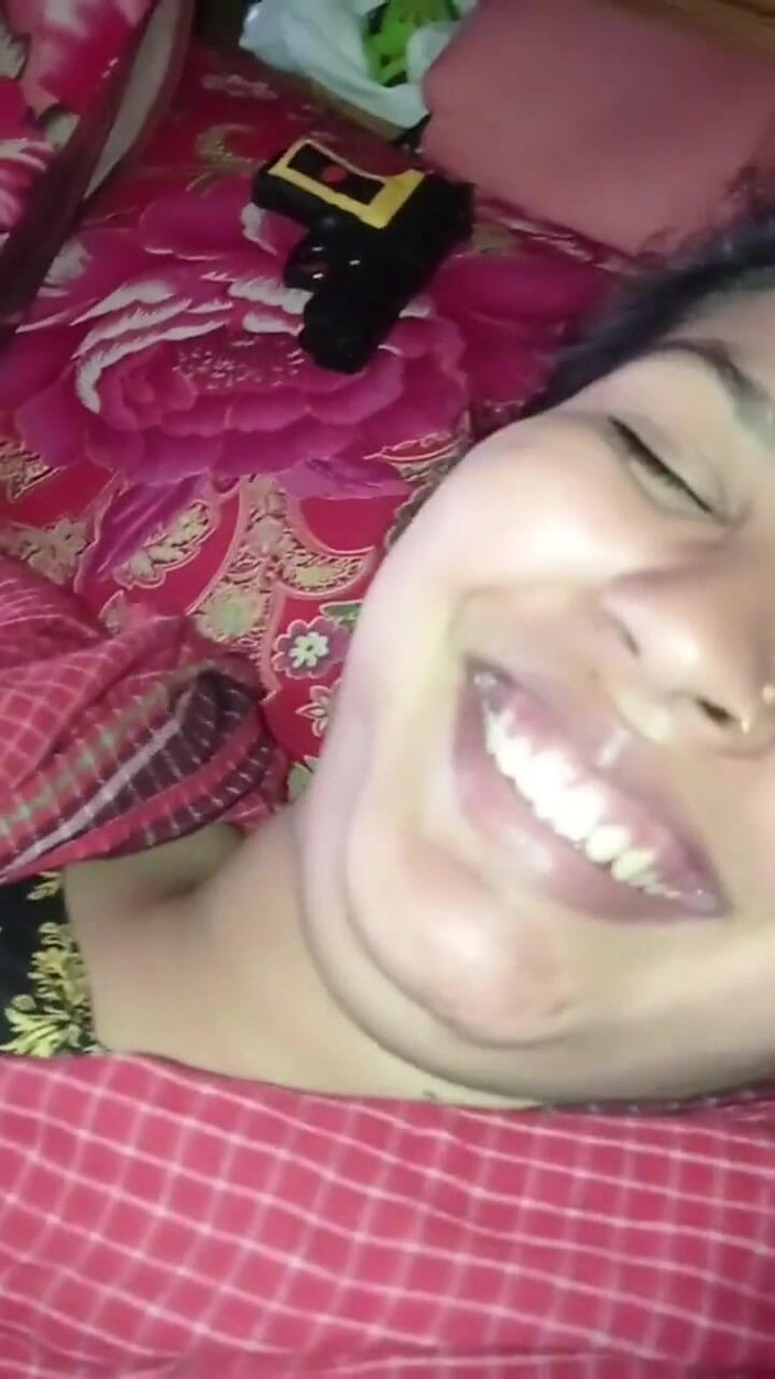 Desivideo: 新婚夫妇可爱的关怀丈夫妻子的爱